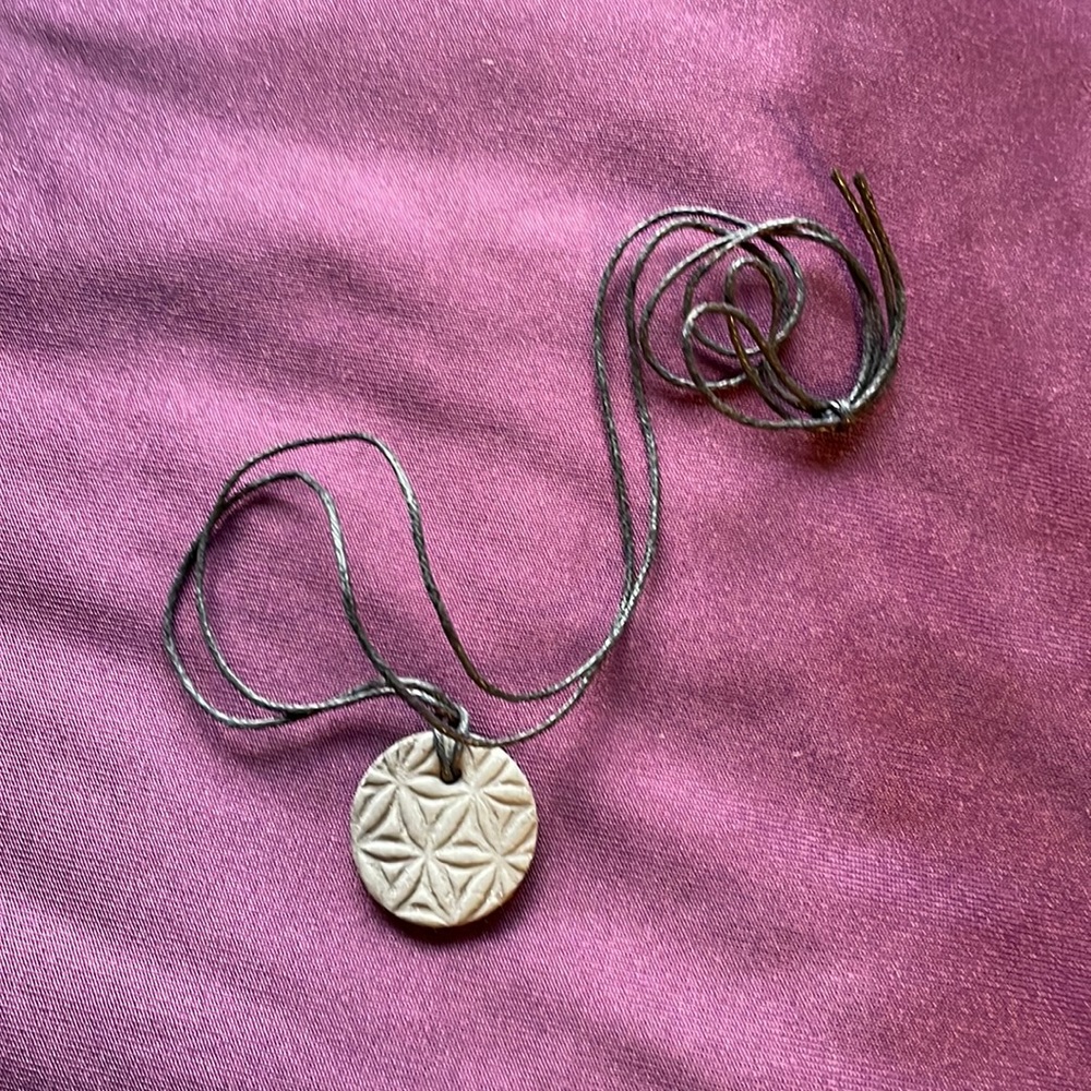Clay scent necklace with free scent! 👃 🌹